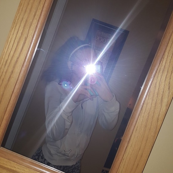 Meet your Posher, Tori - Picture 1 of 1